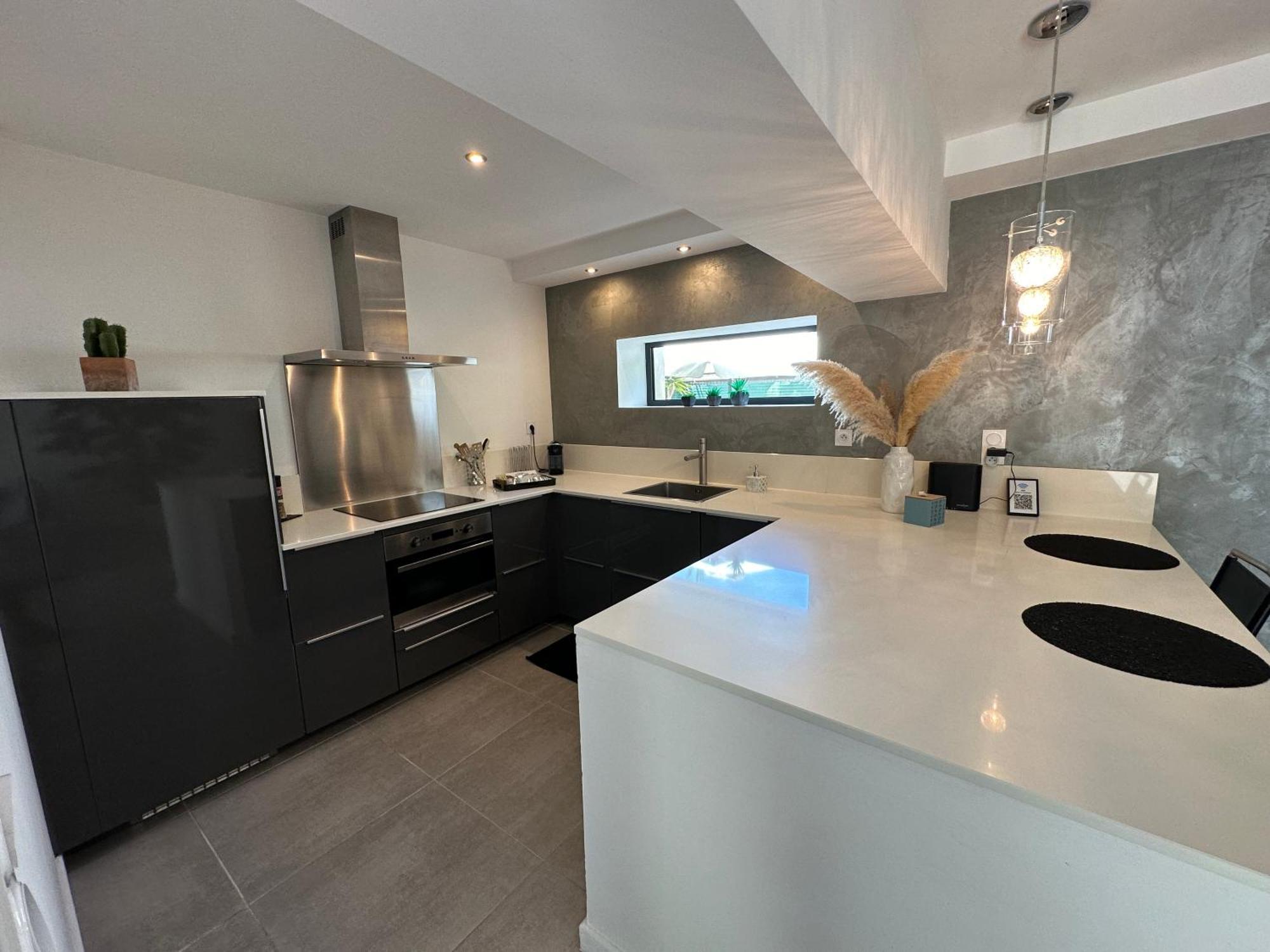 Maison Contemporaine Avec Piscine Privee Chauffee, Entre Plages Et Provence, Borne 11 Kw Istres Exteriör bild
