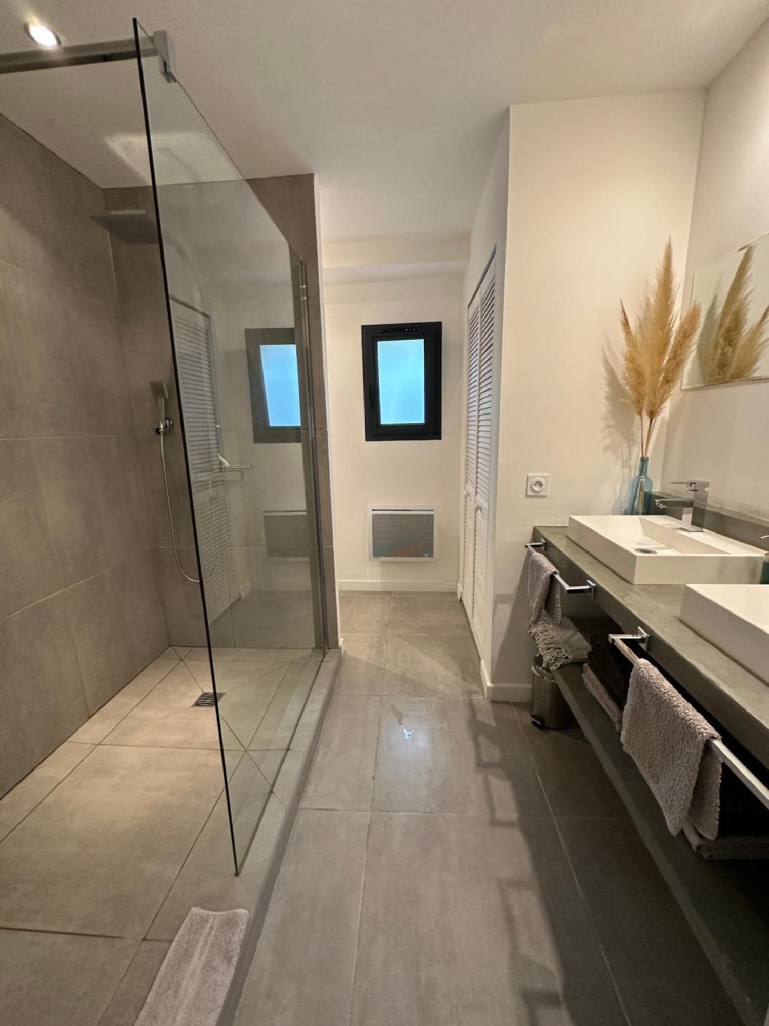 Maison Contemporaine Avec Piscine Privee Chauffee, Entre Plages Et Provence, Borne 11 Kw Istres Exteriör bild