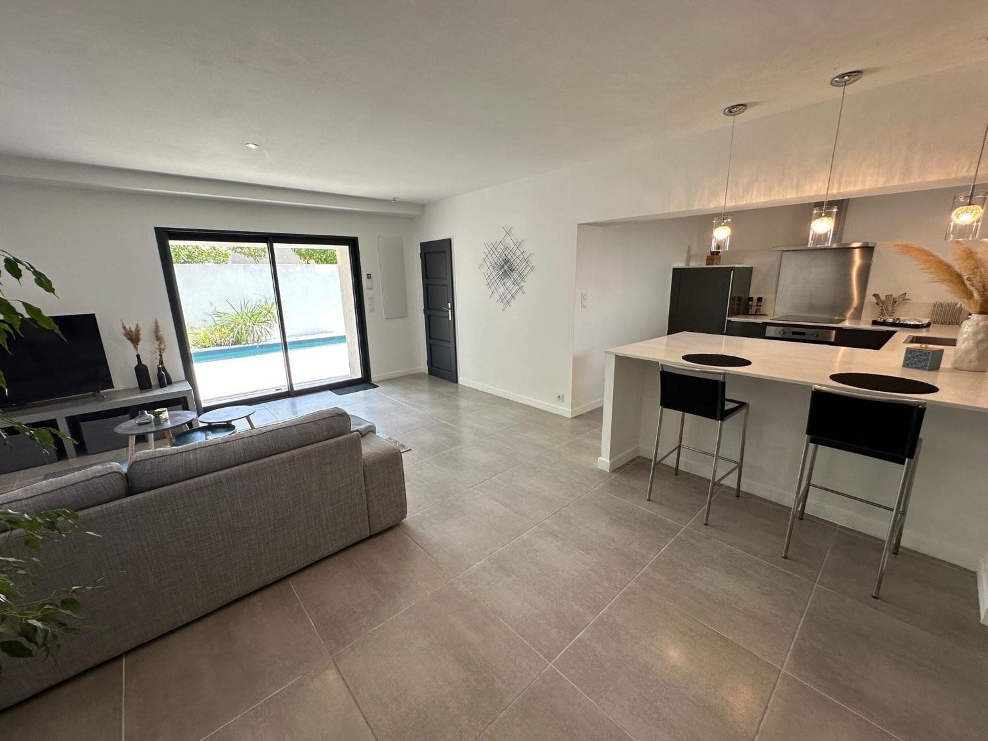 Maison Contemporaine Avec Piscine Privee Chauffee, Entre Plages Et Provence, Borne 11 Kw Istres Exteriör bild